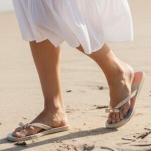 Lindsay Phillips -NWT, Switch Flops Model Katie, Pink, Gray,Beige, Bow W/Gold...